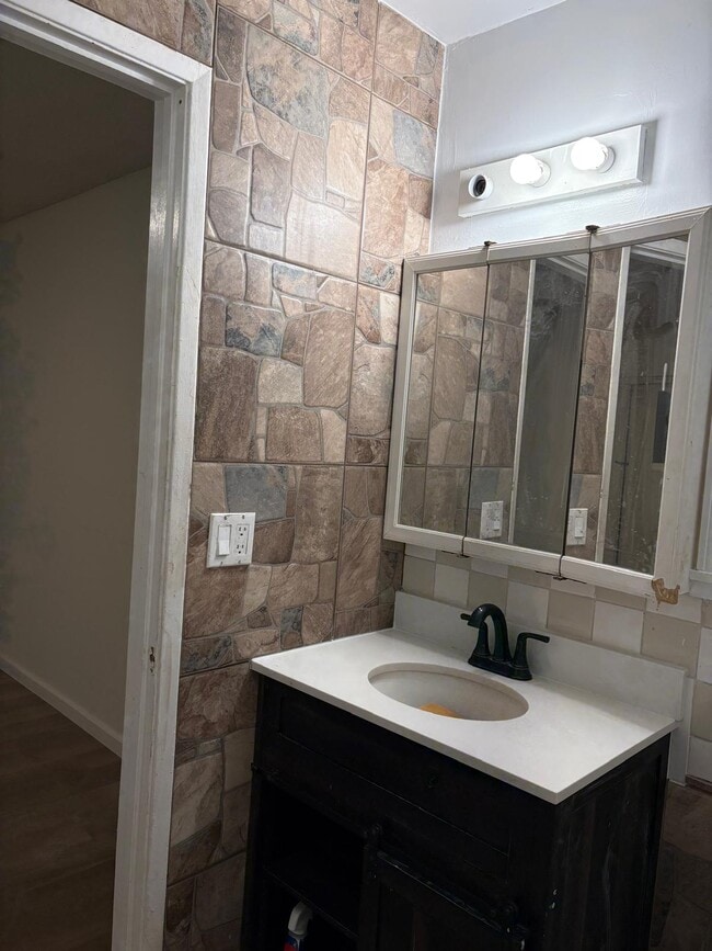 Building Photo - 86 Huntington Cir