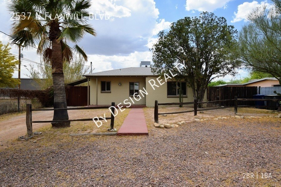Foto principal - Midtown 2 Bed 1 Bath Home on Huge Lot