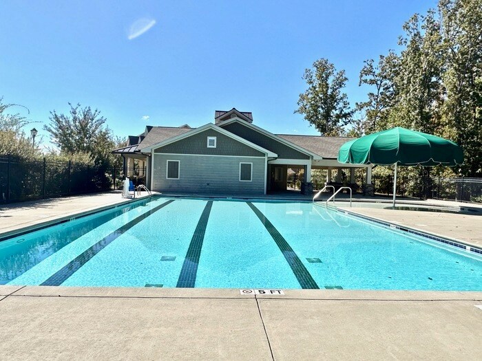 Primary Photo - Beautiful 4 bedroom, 3 bath townhome end u...