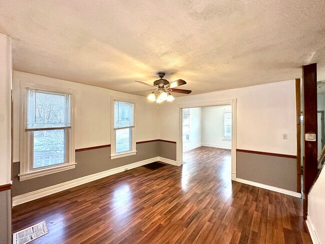 Building Photo - 923 Franklin Ave