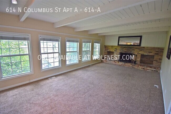 Foto del edificio - No Deposit Option! Breathtaking 1 Bed Capi...