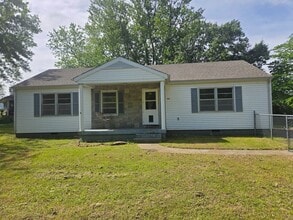 Building Photo - 1405 Shawnee Dr