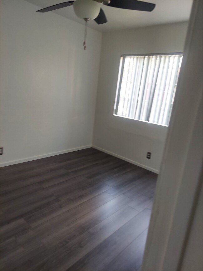 Foto del edificio - 11708 Wilkie Ave
