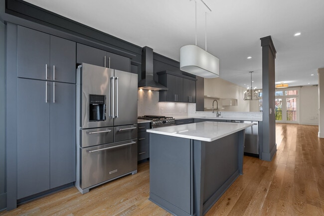 Building Photo - M West