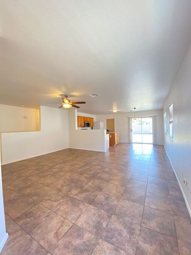 Building Photo - COMING SOON! Spacious 3 Bed 2 Bath home in...