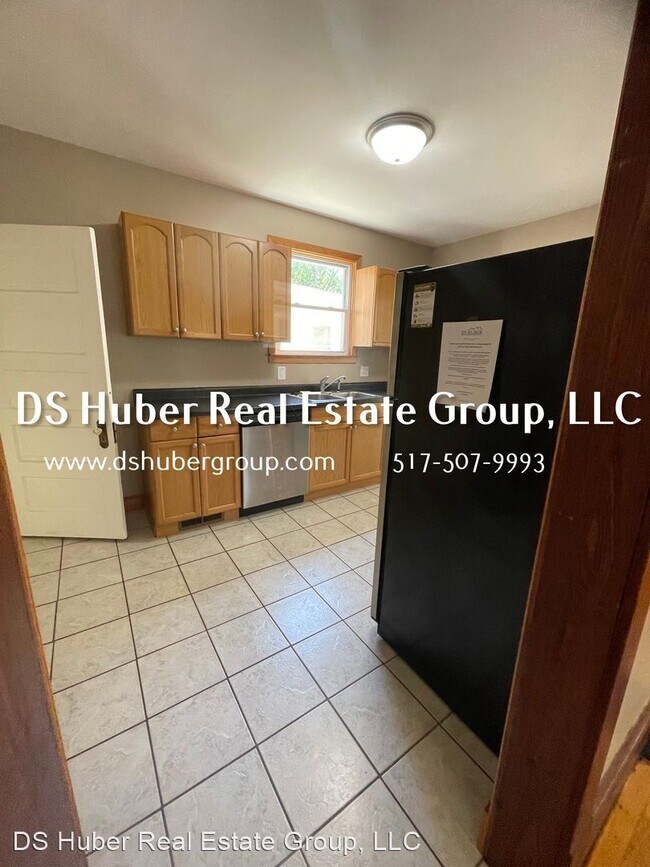 Building Photo - 4 br, 1 bath House - 1203 W Michigan Ave