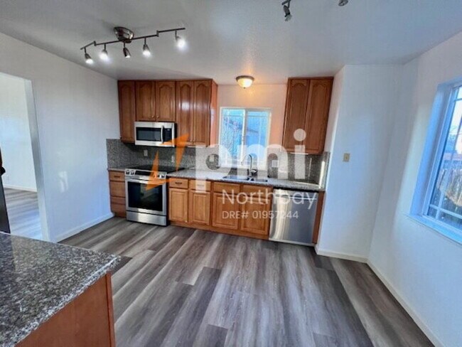 Building Photo - 816 Blackspur Dr