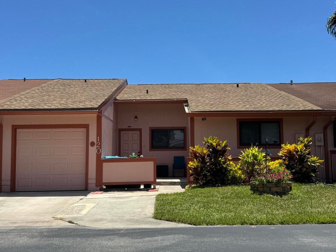 Foto principal - 120 Mayfair Ln