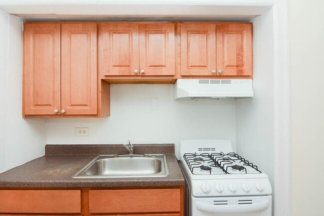 Foto del edificio - 3335 W Diversey Ave