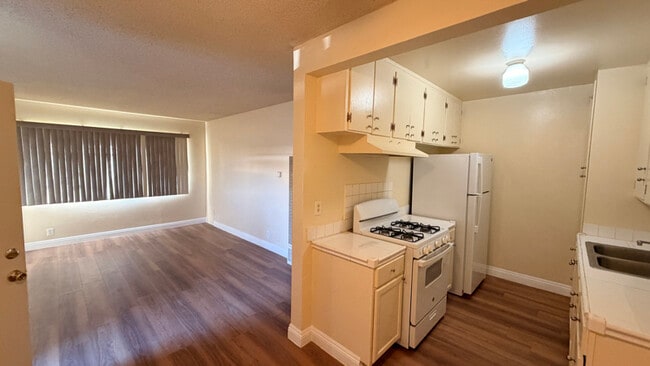 Foto del edificio - 1433 W 84th Pl