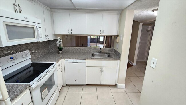 Foto del edificio - 3410 Foxcroft Rd