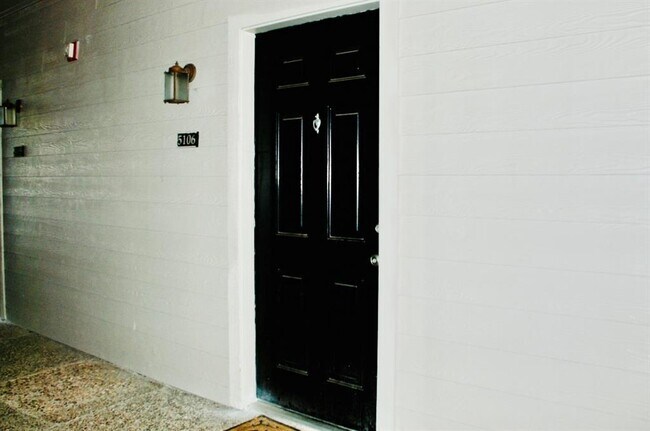 Building Photo - 1330 Old Spanish Trl