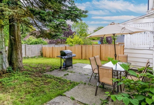 Building Photo - 920 N 92nd St