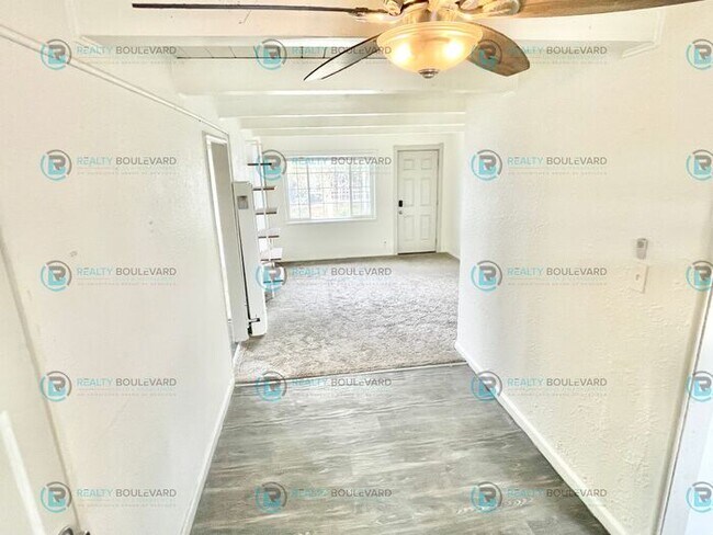 Foto del edificio - Amazing 2 Bedroom- Come see this adorable ...