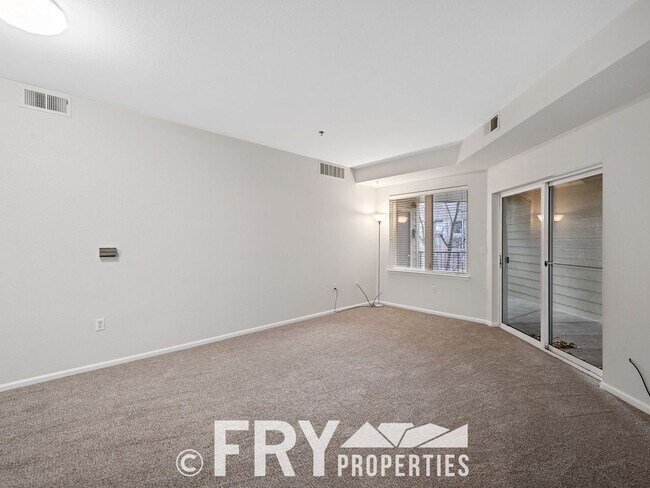 Foto del edificio - Lovely Condo in 55+ Community