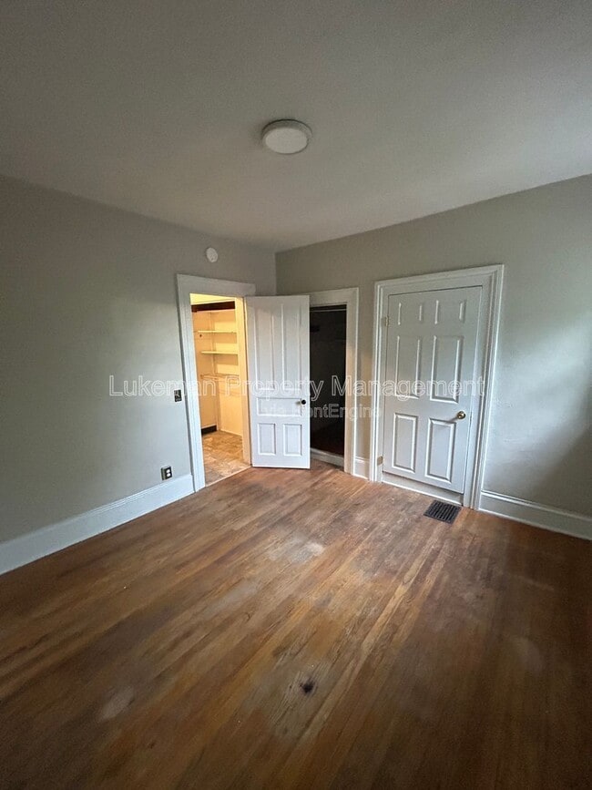 Foto del edificio - 724 W South St