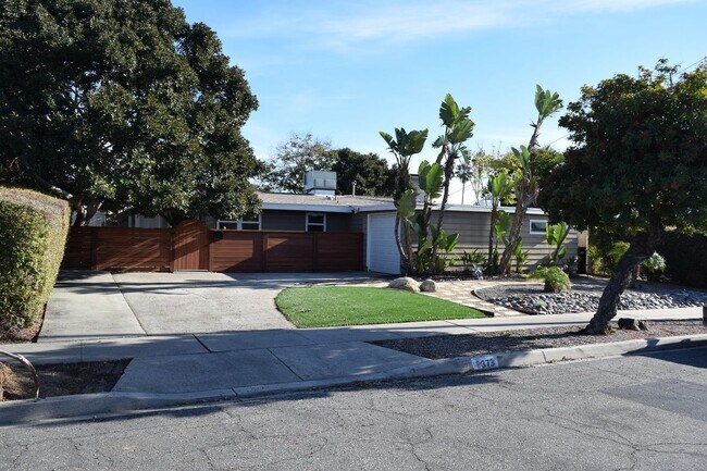 Foto del edificio - 3BR 2BA San Carlos Home - Vinyl Flooring, ...