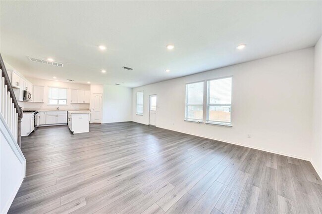 Building Photo - 116 English Oak St