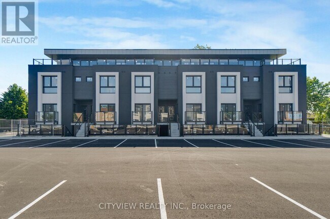 Photo du bâtiment - 6638 McLeod Rd