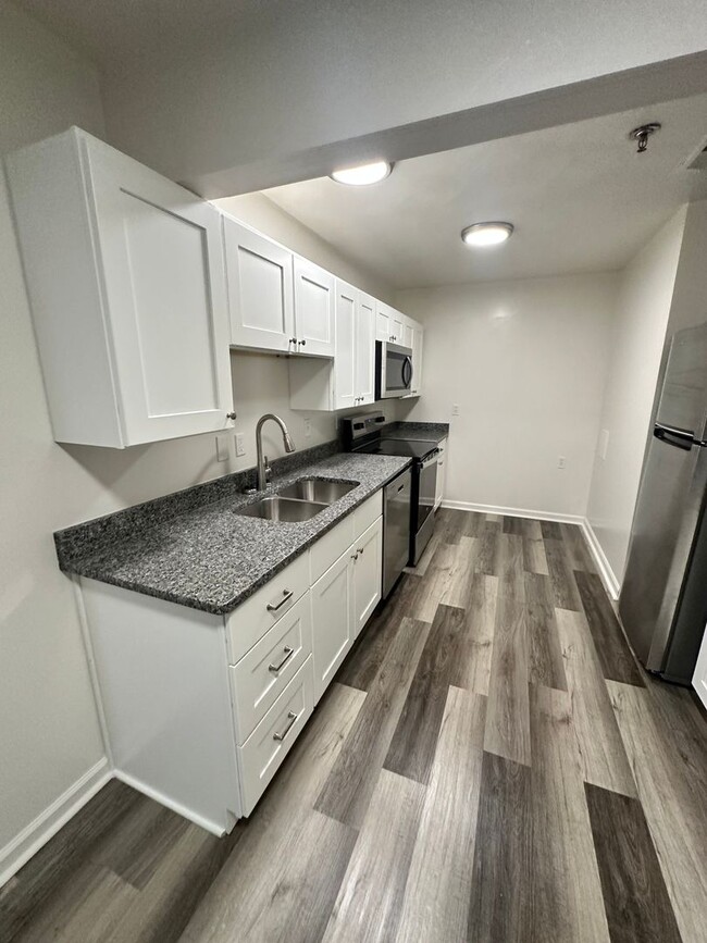 Building Photo - 4 Bedroom Apartment in Downtown Blacksburg...