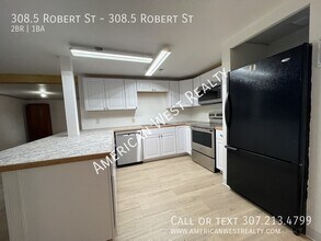 Building Photo - 308.5 Robert St