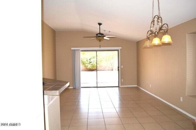 Foto del edificio - 1123 N 88th Pl