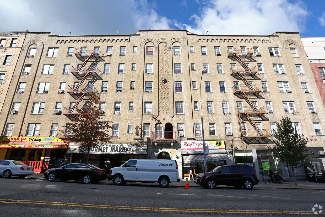 Foto del edificio - 4455 Broadway
