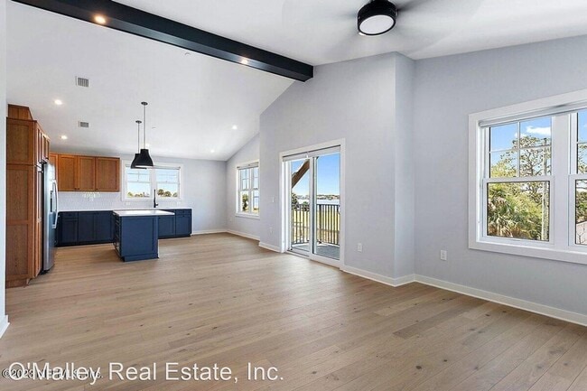Building Photo - 2 br, 2 bath House - 4607 Ocean St #201