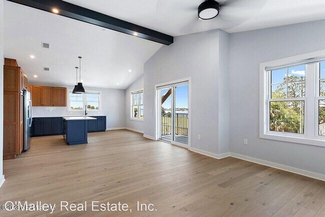 Foto del edificio - 2 br, 2 bath House - 4607 Ocean St #201