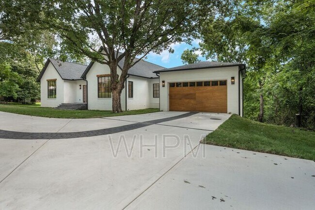 Foto del edificio - 541 Skyview Dr