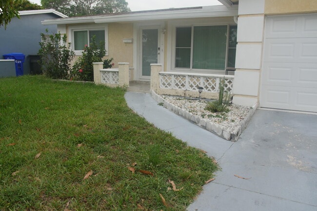 Building Photo - 871 SW 63rd Terrace