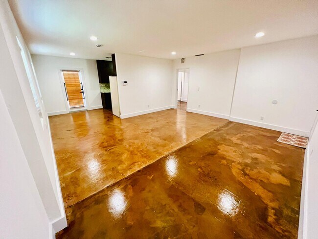 Foto del edificio - 1053 Ellis Rd S