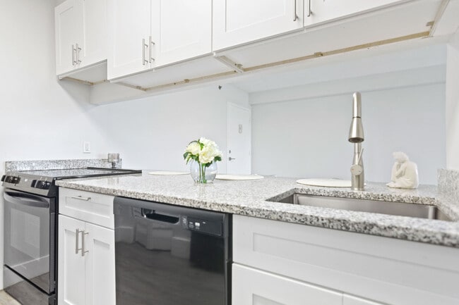 Building Photo - Forest Place