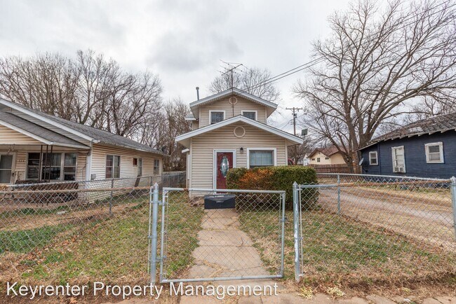 Building Photo - 2 br, 1 bath House - 112 S Pecan St
