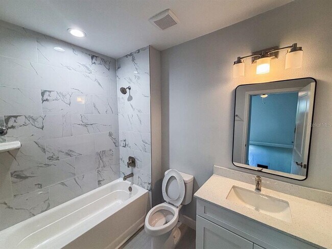 Foto del edificio - 17048 Byron Ave