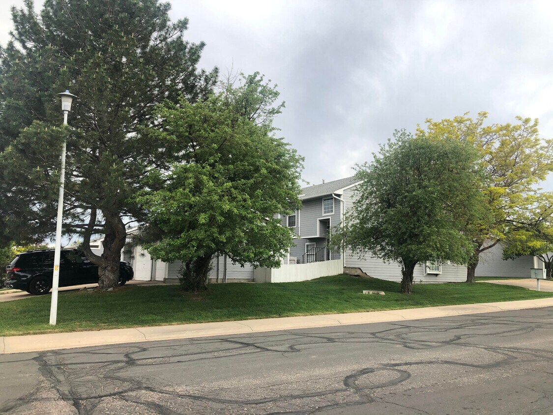 9463 Lou Dr, Thornton, CO 80260 Townhome Rentals in Thornton CO