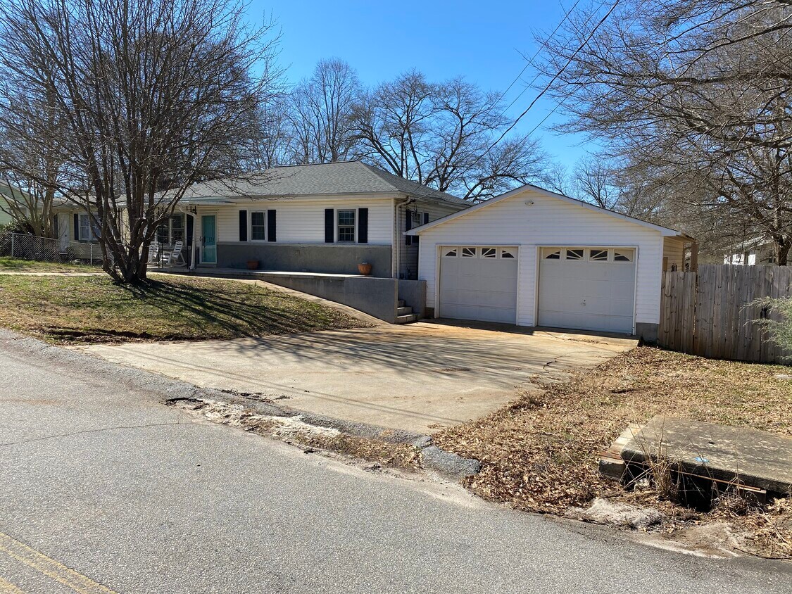 123 McCollum St, Easley, SC 29640 House Rental in Easley, SC