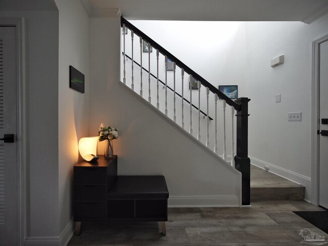 Building Photo - 707 Majestic Dr