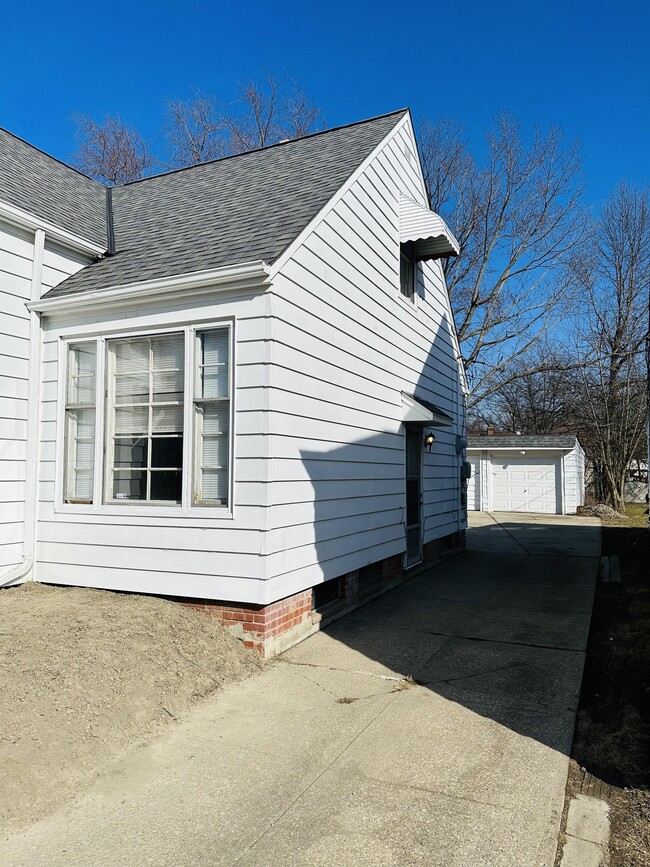 Building Photo - 1247 Avondale Rd