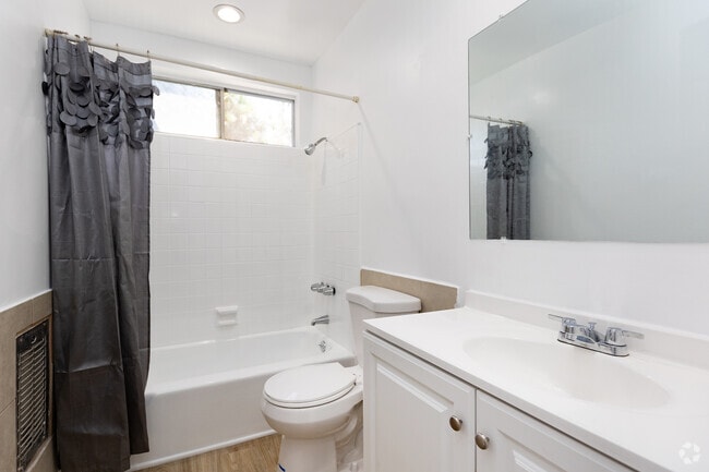 1BR, 1BA - 785SF - Sungate Apartments