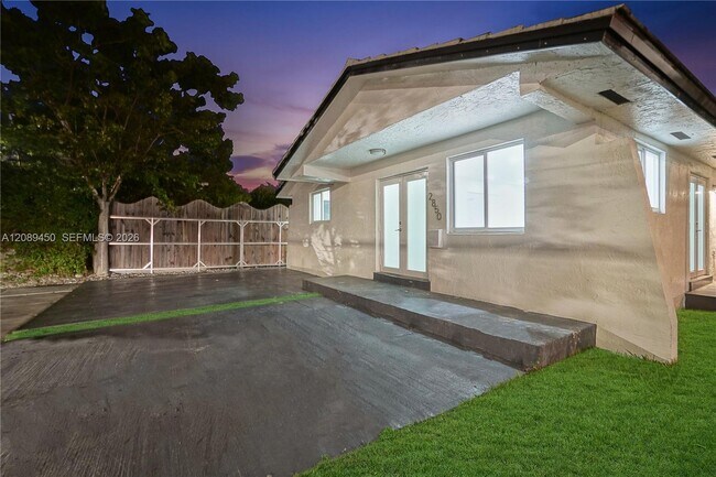 Foto del edificio - 2850 SW 24th St