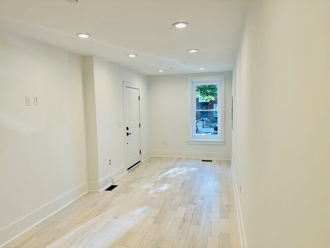 Building Photo - 1314 1/2 5th St NW