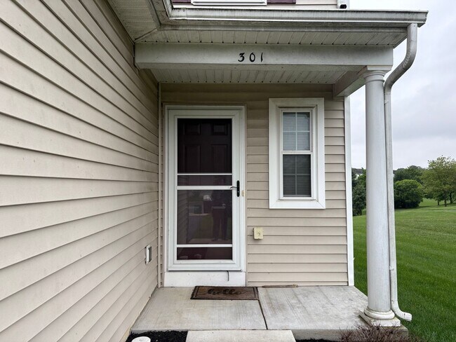 Foto del edificio - Beautiful 3 Bedroom Townhome in Lakeside C...