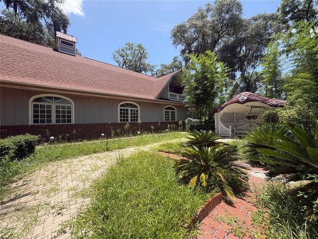 Building Photo - 976 SW Hamlet Cir