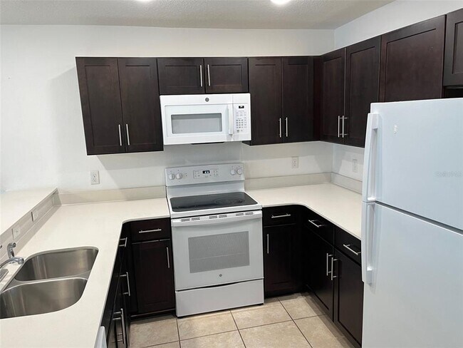 Foto del edificio - 295 Flower Ln