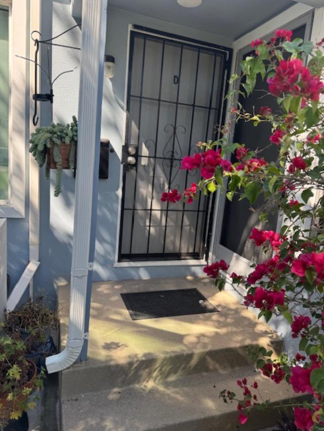 Foto del edificio - 1333 N Buena Vista St