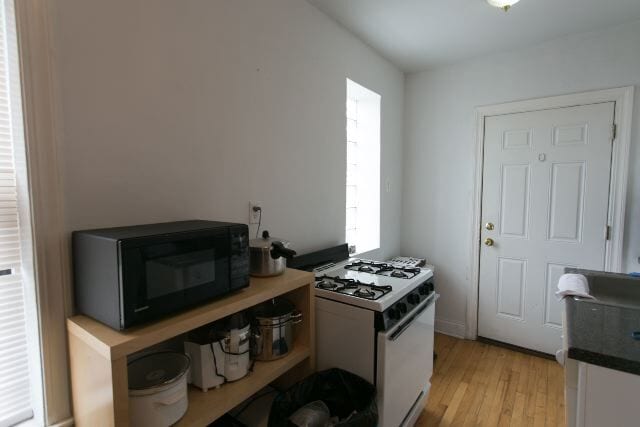 Building Photo - 837 W Cornelia Ave