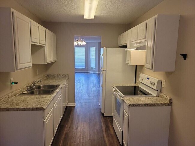 Foto del edificio - 7250 Oakley Ct