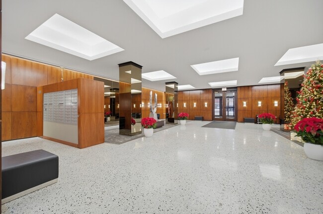 Foto del edificio - 535 N Michigan Ave