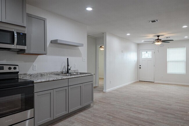 Building Photo - 105 Texas Dr